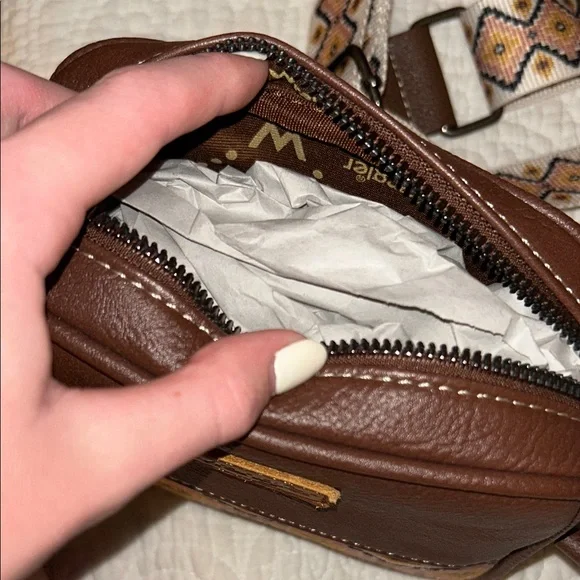 Wrangler Brown Bag with Geometric Strap - Picture 4 of 5